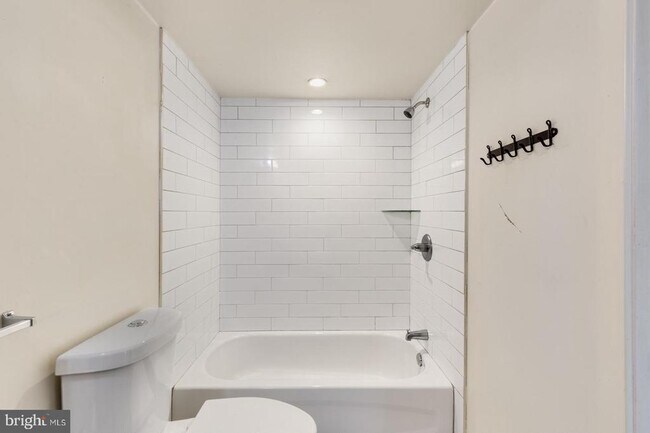 Building Photo - 2031 S Juniper St