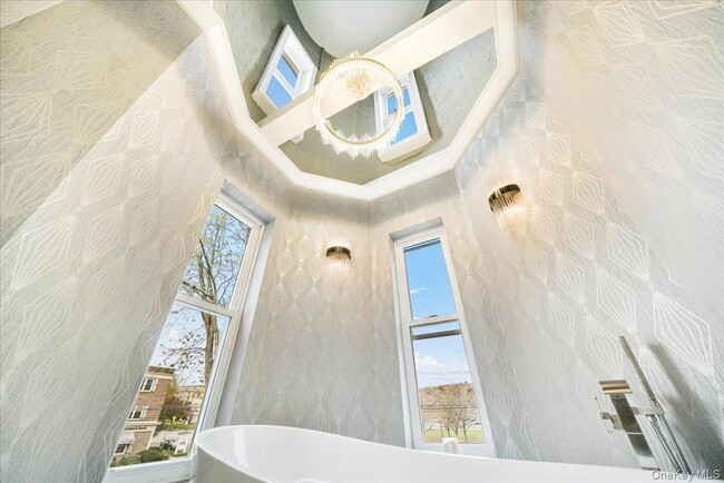 Building Photo - 260 W Main St