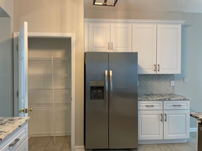 Building Photo - Beautiful Spacious Home in Deland