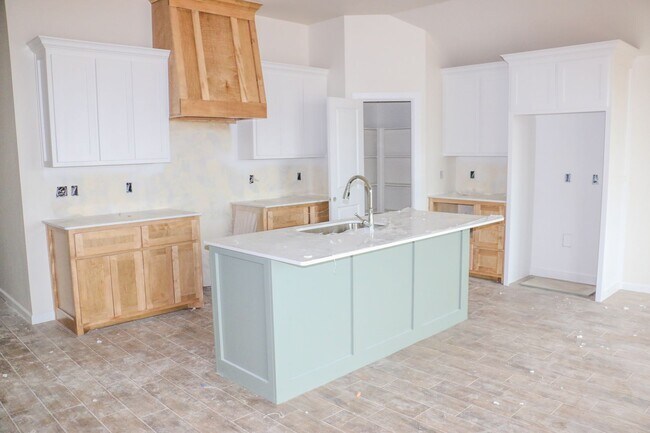 Building Photo - Brand New Home in Shawnee!