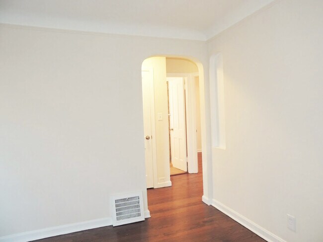 Building Photo - 3 Bed - 1 Full Bath Cape Cod for Rent in Euclid | Unbelievably Beautiful!