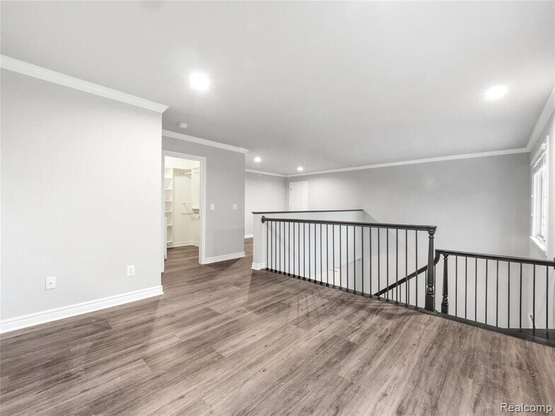 Building Photo - 662 Purdy St