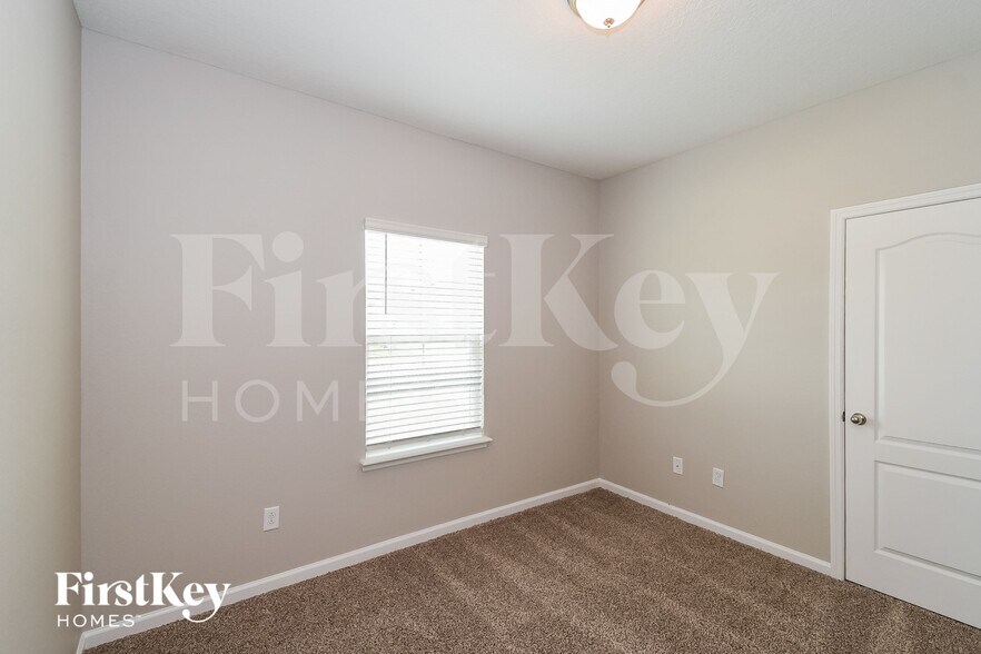 Building Photo - 5592 Kellar Cir