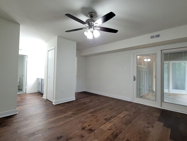 Building Photo - Remodeled 3 Bedroom 2 Bath Condo in Bon Air
