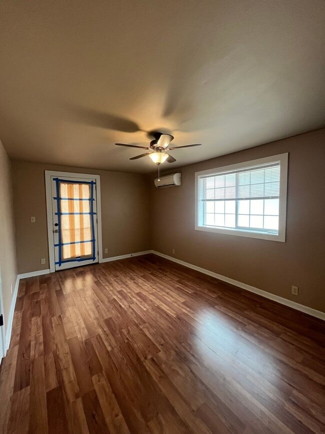 Building Photo - 2-Bedroom 1-Bathroom unit W/ private deck and yard