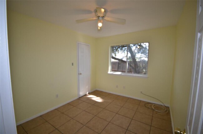 Building Photo - 4729 Castleman Dr