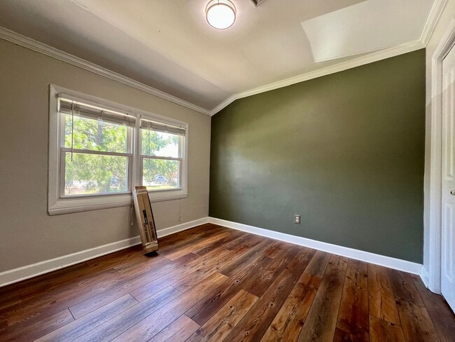 Building Photo - Charming Rancher in the Heart of Colonial Place