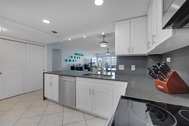 Building Photo - 3900 Galt Ocean Dr