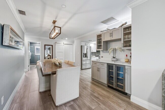 Building Photo - Naples Park PET FRIENDLY POOL HOME - 3BDRM. 2 BATHS