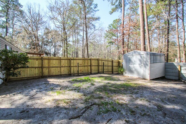 Building Photo - 351 Green Oaks Ct