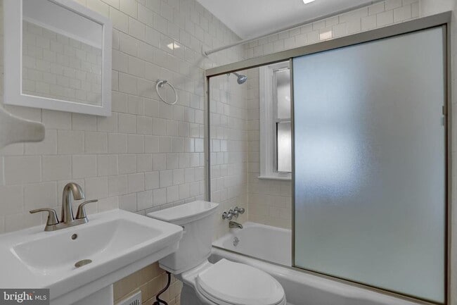 Building Photo - 2857 Plainfield Rd