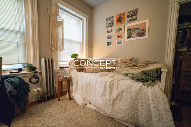 Building Photo - 98 Calumet St