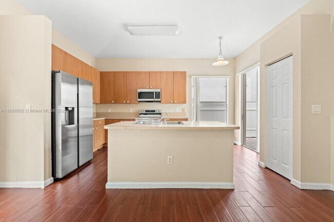 Building Photo - 1200 NE 37th Ave