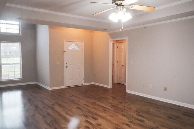 Building Photo - 438 Edgewater Dr