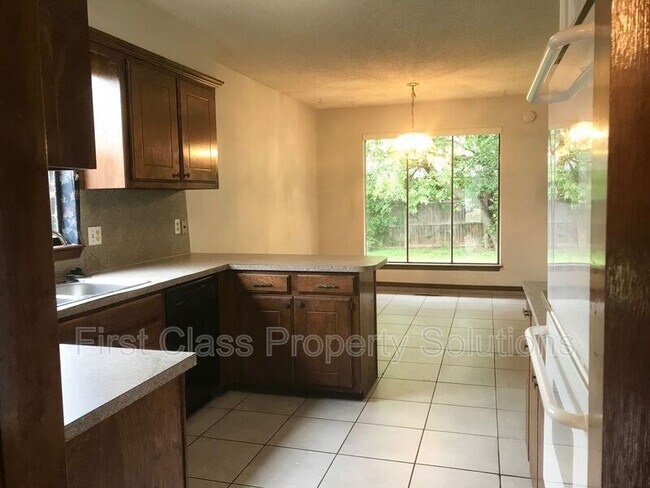 Building Photo - 5316 NW 111th Terrace