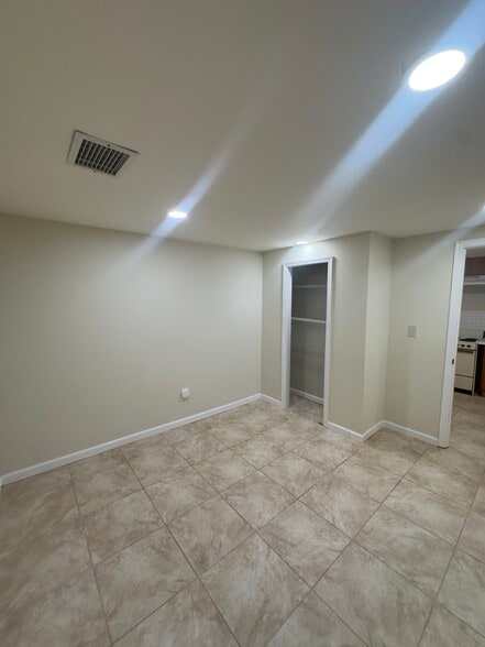 Building Photo - 8500 Magnolia Dr