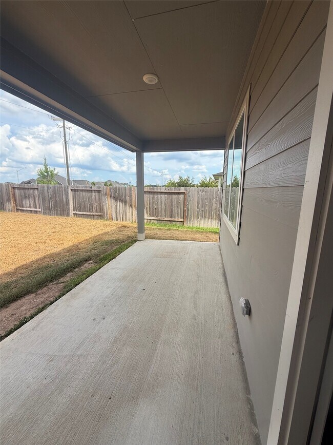 Building Photo - 16617 Olivewood Ln