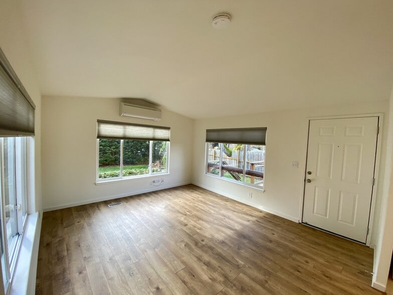 Building Photo - 79 Alder St