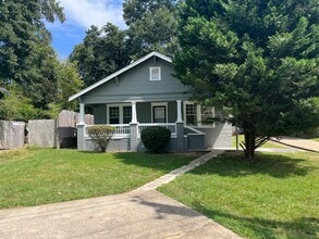 Building Photo - Spacious 2bd/1.5ba Home Minutes From W Mid...