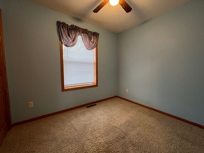 Building Photo - Gorgeous 5 Bed, 2.5 Bath Single-Family Home!