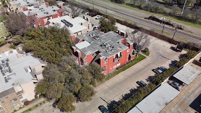 Building Photo - 9821 Walnut St