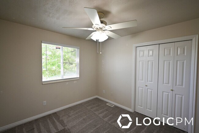 Building Photo - 4616 S Zenia Mdws Ct