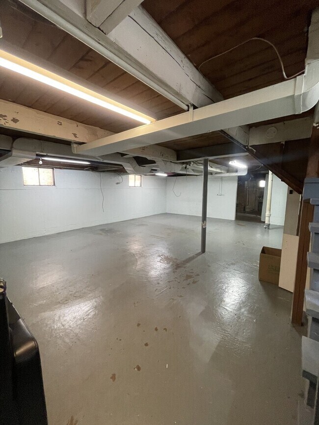 Building Photo - 5819 S Narragansett Ave
