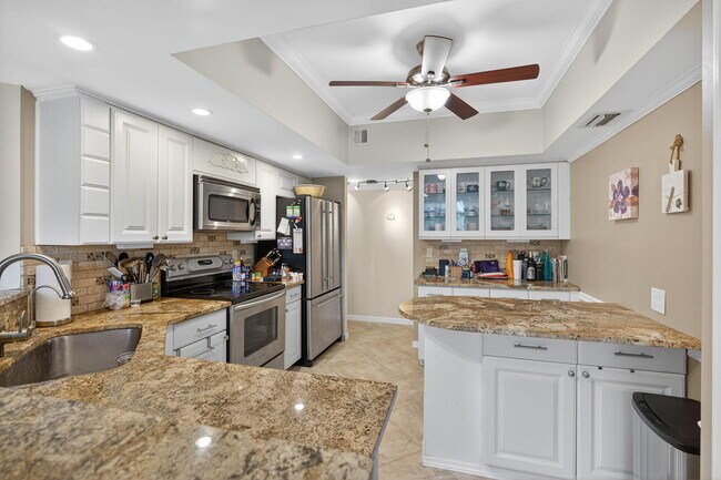 Building Photo - 405 Sea Oats Dr