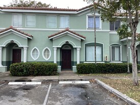 Building Photo - 2736 SE 15th Rd