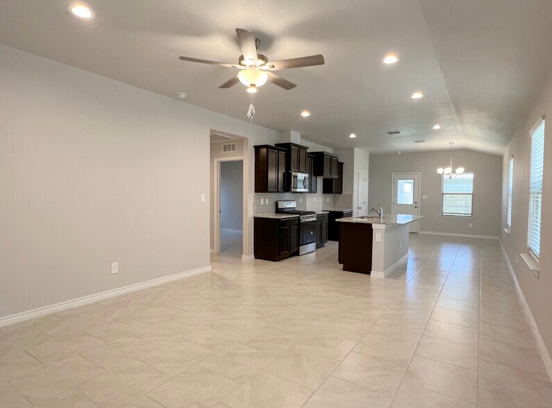 Building Photo - 7538 Breese Ln