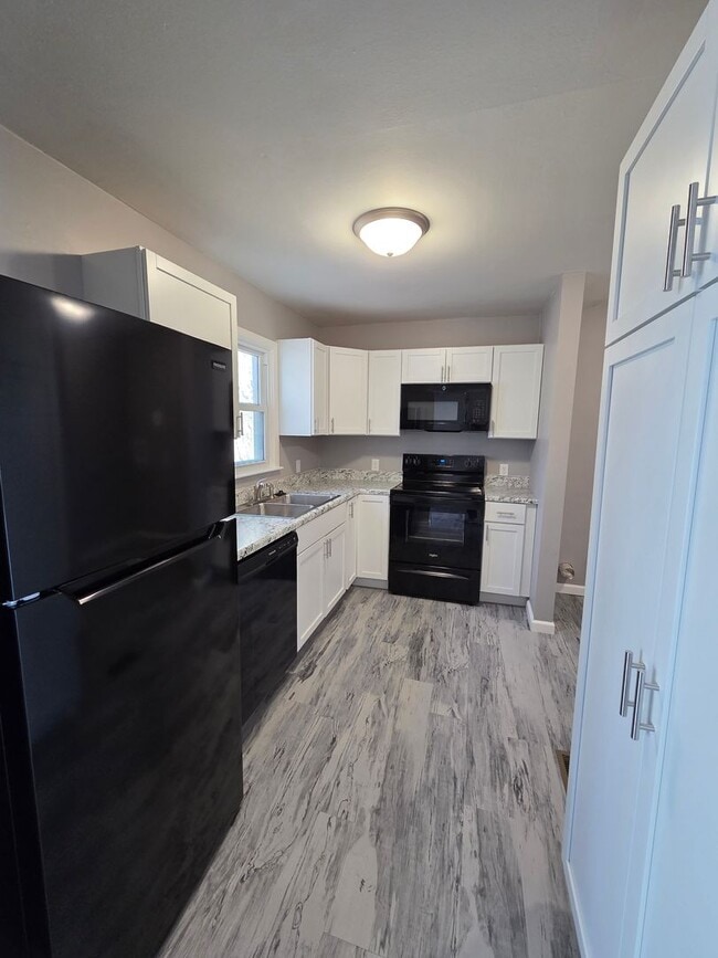 Building Photo - 715 N Kokomo Ave