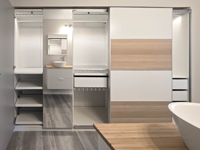 Building Photo - 2277 S Kirkwood Rd