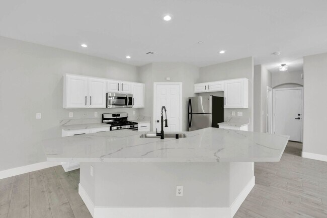 Building Photo - Charming Two-Story Townhome in a Gated Com...