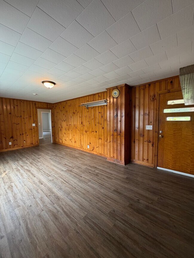 Building Photo - 196 Perkinsville Dr