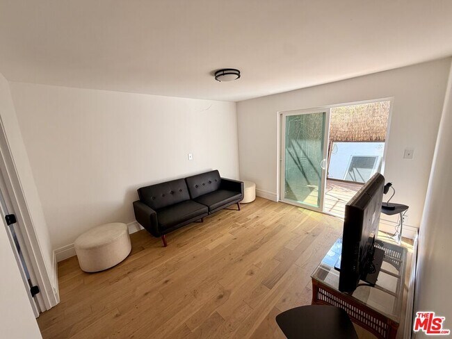 Building Photo - 3989 1/2 Beethoven St