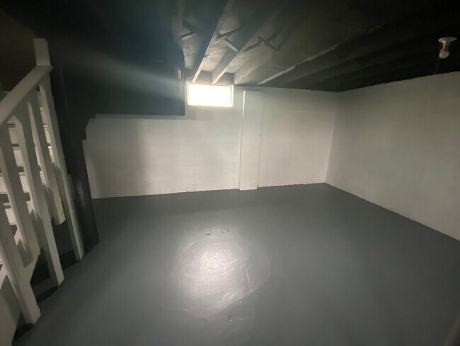 Building Photo - Renovated 3-Bedroom Home – We Welcome Sect...