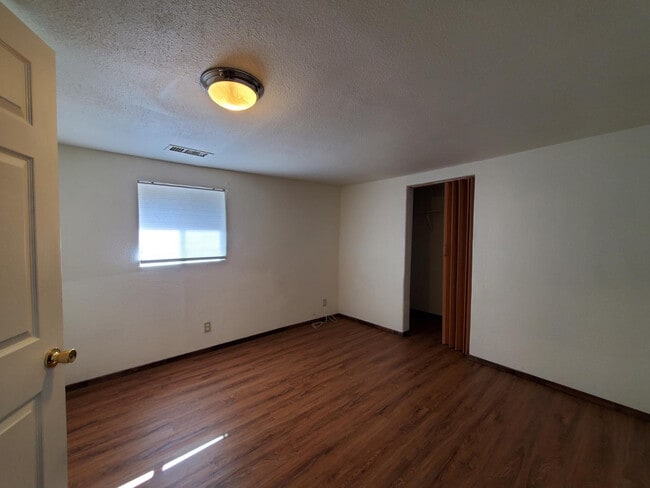 Building Photo - 515 S O'Leary St