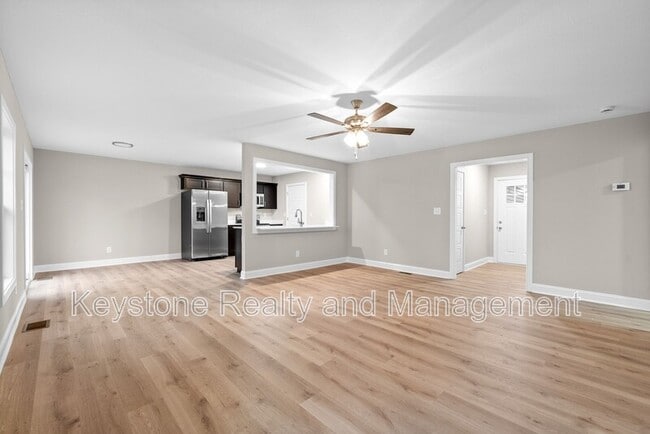 Building Photo - 3800 Roscommon Way