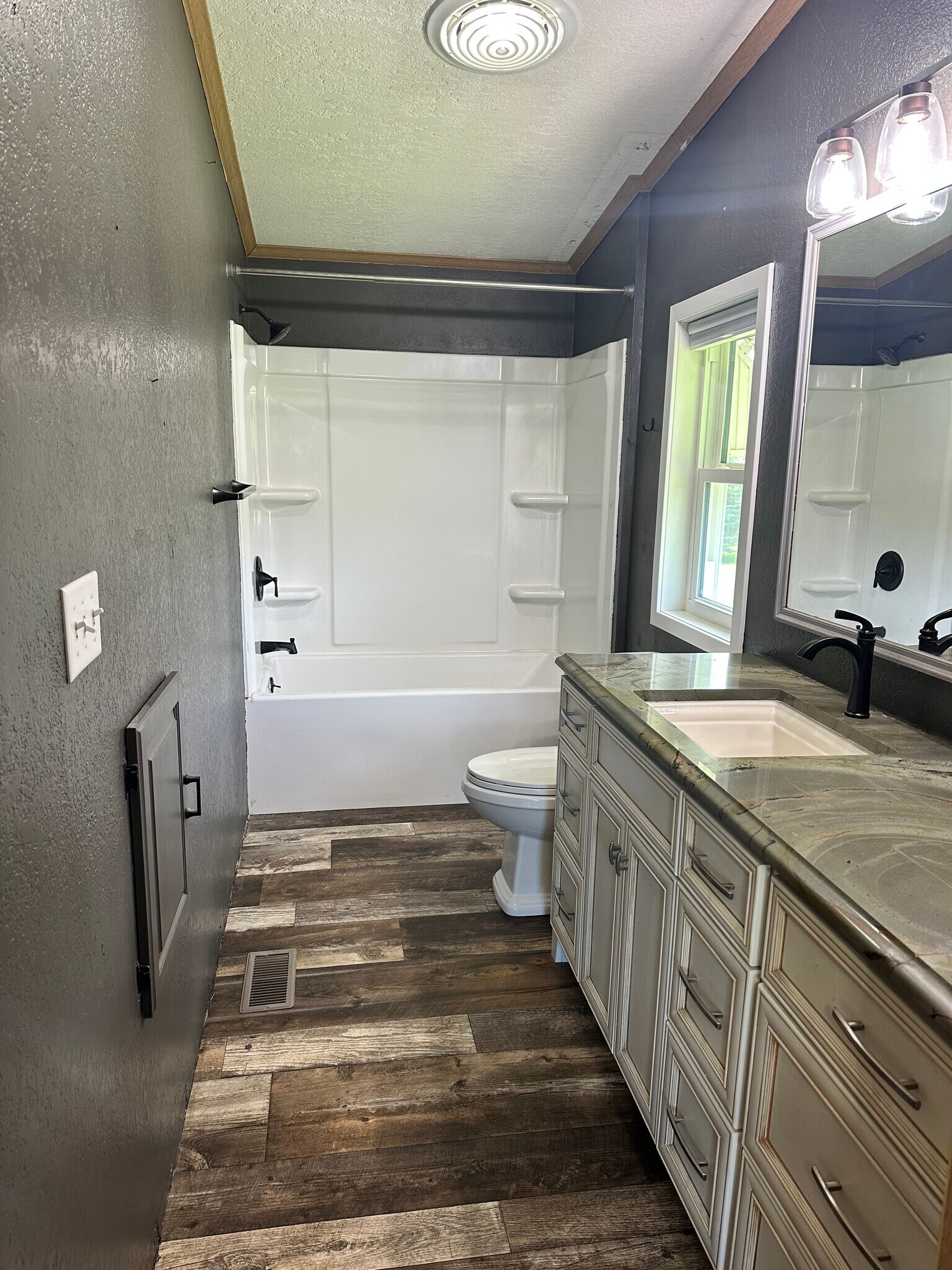 Upper bath attached to bedroom - 7166 Sundew Rd