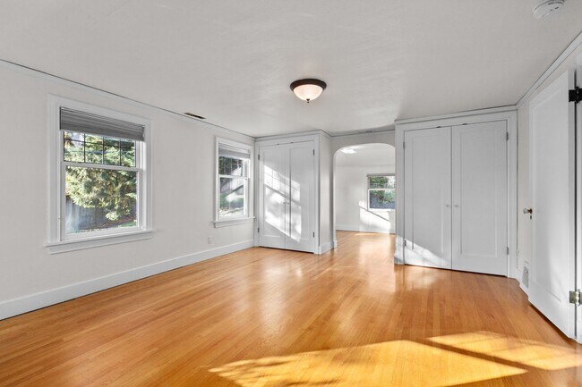 Building Photo - 4Bd/3Ba Seattle House