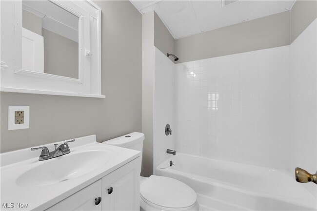 Building Photo - 3219 W 116th St