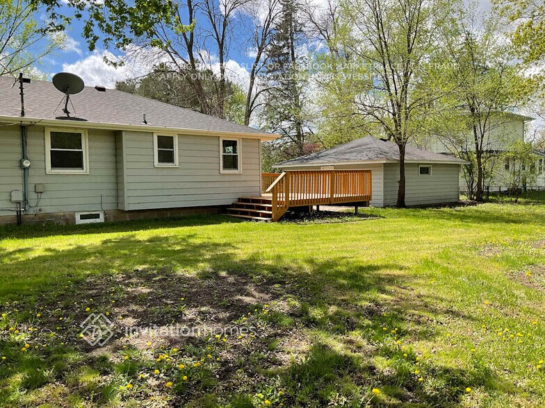 Building Photo - 816 81st Ave N