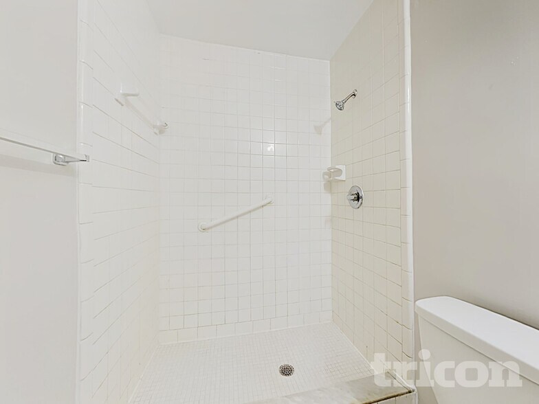 Building Photo - 14607 Knoll Ridge Dr