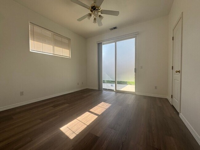 Building Photo - 3 Bedroom, 1 Bath Home with attached 2 car garage