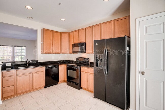 Building Photo - 23515 Forest Haven Way