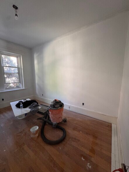 Building Photo - 6 Radcliffe Rd