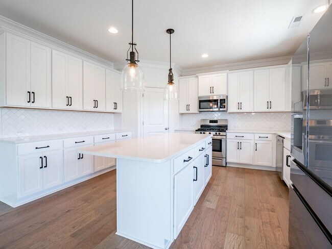 Building Photo - 909 Needlerush Rd