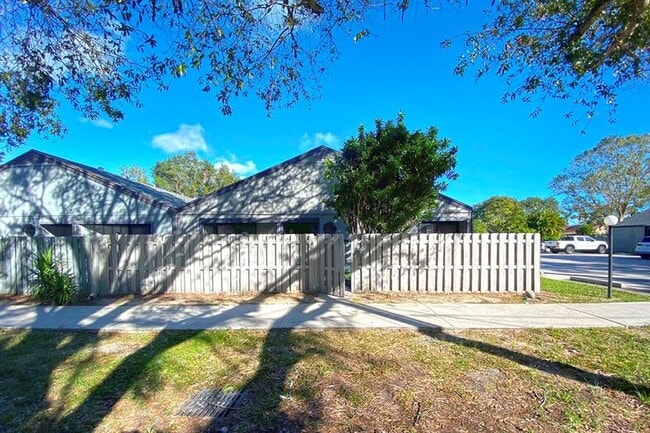 Building Photo - 1543 39th Ave