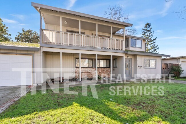 Building Photo - STUNNING UPDATED HOME 5 BEDROOM HOME ON CO...