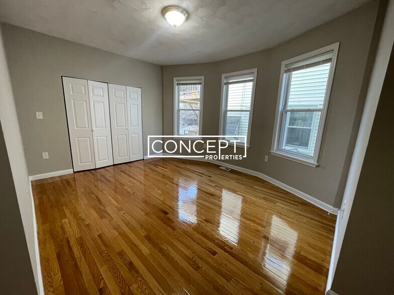 Building Photo - 68 Bellevue St